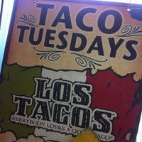 รูปภาพถ่ายที่ Los Tacos โดย Louis C. เมื่อ 3/7/2012