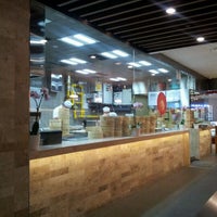 Photo taken at Din Tai Fung 鼎泰豐 by Neil T. on 4/15/2012