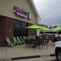 Photo taken at sweetFrog Sterling by Joseph S. on 5/7/2012