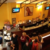 Foto tomada en B. Smith&amp;#39;s Restaurant Row  por Michael M. el 5/27/2012