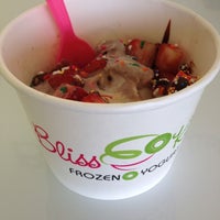 Foto tomada en BlissKiwi Frozen Yogurt  por Lisa P. el 9/13/2012