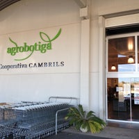 Photo taken at Agrobotiga Cooperativa de Cambrils by Mariana V. on 9/3/2012