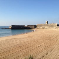 Foto diambil di Praia da Torre oleh Rui d. pada 2/19/2012