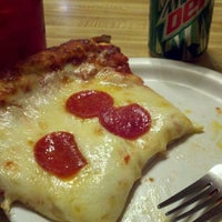 Das Foto wurde bei Jake&#39;s Pizza von Spence D. am 5/9/2012 aufgenommen