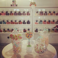 8/2/2012 tarihinde Becky G.ziyaretçi tarafından B Sweet Candy Boutique at The Market LV'de çekilen fotoğraf