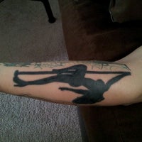 รูปภาพถ่ายที่ Deville Ink Tattoo &amp;amp; Piercing โดย Candice G. เมื่อ 7/5/2012