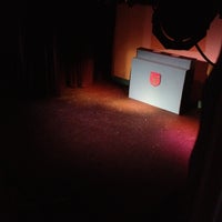 รูปภาพถ่ายที่ the Red Door Theatre Company โดย Tiffany Blair V. เมื่อ 4/21/2012