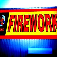 Foto tomada en Top Dog Fireworks Warehouse 290  por Aric H. el 7/4/2012
