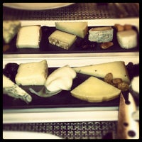 รูปภาพถ่ายที่ Poncelet Cheese Bar โดย Alvaro V. เมื่อ 9/7/2012