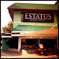 Foto tomada en Estatus - Bistrot &amp;amp; Lounge  por Cristobal Q. el 8/22/2012