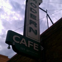 8/14/2012 tarihinde Stephanie R.ziyaretçi tarafından Modern Café'de çekilen fotoğraf