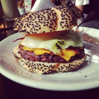 Foto scattata a Chez Burger da Leonardo C. il 6/17/2012