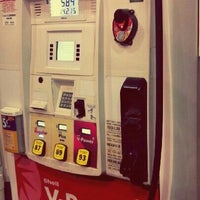 Foto diambil di Shell Gas Station oleh phytage pada 4/4/2012