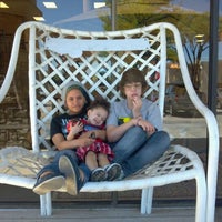 Das Foto wurde bei Sunnyland Patio Furniture von ANGELIQUE am 3/25/2012 aufgenommen