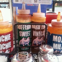 Foto diambil di Red Hot &amp;amp; Blue  -  Barbecue, Burgers &amp;amp; Blues oleh SoyeonKimberly K. pada 5/5/2012