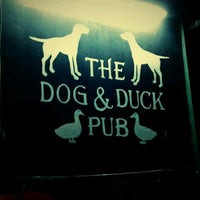รูปภาพถ่ายที่ The Dog &amp;amp; Duck Pub โดย Kristopher B. เมื่อ 6/12/2012