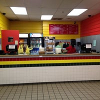 รูปภาพถ่ายที่ Negril The Jamaican Eatery โดย @RyanNamata เมื่อ 4/2/2012