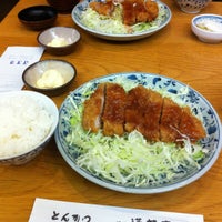 Photo taken at とんかつ 蓬莱亭 by hiro k. on 8/21/2012