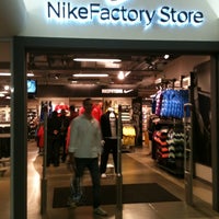 nike clearance store shopping light