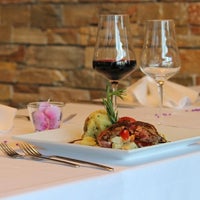 Foto scattata a fresh Restaurant &amp;amp; Lounge da Ariane F. il 5/17/2012