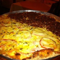รูปภาพถ่ายที่ Pizza Chena โดย Karina B. เมื่อ 3/11/2012