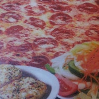 Photo taken at Bellacino&amp;#39;s Pizza &amp;amp; Grinders by Eddie C. on 9/9/2012