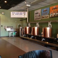 8/11/2012 tarihinde @BlueStarHighwayziyaretçi tarafından Saugatuck Brewing Company'de çekilen fotoğraf