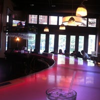 Foto tomada en Oasis Bistro &amp;amp; Lounge  por Chris E. el 6/3/2012
