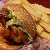 Photo taken at Red Robin Gourmet Burgers and Brews by Allister R. on 8/27/2012