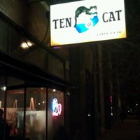 Foto tomada en Ten Cat Tavern  por Kim H. el 2/19/2012