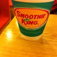Photo taken at SMOOTHIE KING by Jisook A. on 5/12/2012