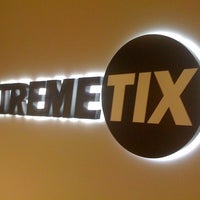 Photo prise au ExtremeTix par Deven N. le7/25/2012
