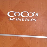 Foto tomada en Coco&#39;s Salon  por Yami R. el 3/8/2012