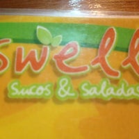 Foto tirada no(a) Swell Sucos e Saladas por Cláudio C. em 4/29/2012