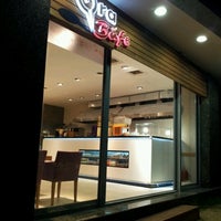 Photo taken at Ora Steak &amp; Burgers by ecenur o. on 7/7/2012