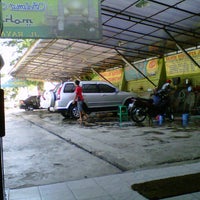 Photo taken at Erwin Suranta Jaya Car Wash by Glenys O. on 8/10/2012