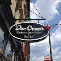 Foto tirada no(a) Doc Crow&amp;#39;s Southern Smokehouse &amp;amp; Raw Bar por William K. em 7/18/2012