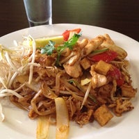 Photo taken at Top Speed Thai by Jary S. on 3/18/2012