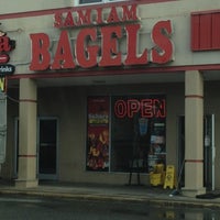 รูปภาพถ่ายที่ Sam I Am Bagels โดย Where&amp;#39;s J. เมื่อ 8/28/2012