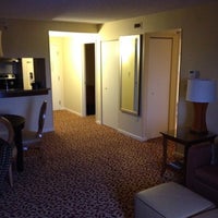 รูปภาพถ่ายที่ Towson University Marriott Conference Hotel โดย Jessica M. เมื่อ 8/1/2012
