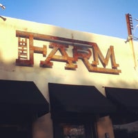 รูปภาพถ่ายที่ The Farm Cville โดย Abbie D. เมื่อ 4/10/2012