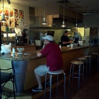 Foto tirada no(a) La Pergola Cafe por NESTOR N. em 3/6/2012