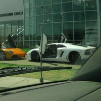 Das Foto wurde bei Lamborghini Chicago von Juan U am 7/10/2012 aufgenommen