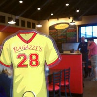 Foto tomada en Ragazzi&amp;#39;s Pizza  por Brandon P. el 5/31/2012