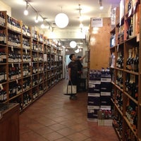 5/15/2012 tarihinde Yeana K.ziyaretçi tarafından Gramercy Wine and Spirits'de çekilen fotoğraf