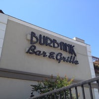 Foto scattata a Burbank Bar &amp; Grille da Shirley il 8/5/2012