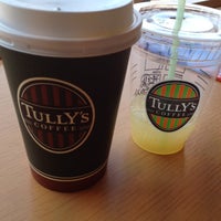 Photo taken at タリーズコーヒー (TULLY&amp;#39;S COFFEE) ガーデンウォーク幕張店 by Lily on 4/1/2012
