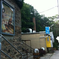 6/22/2012 tarihinde Kelly P.ziyaretçi tarafından FLOW  food art drink'de çekilen fotoğraf