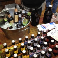 รูปภาพถ่ายที่ The Beer Necessities โดย Jorge H. เมื่อ 3/2/2012