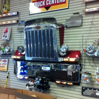 Das Foto wurde bei Rush Truck Centers von Angela K. am 5/22/2012 aufgenommen